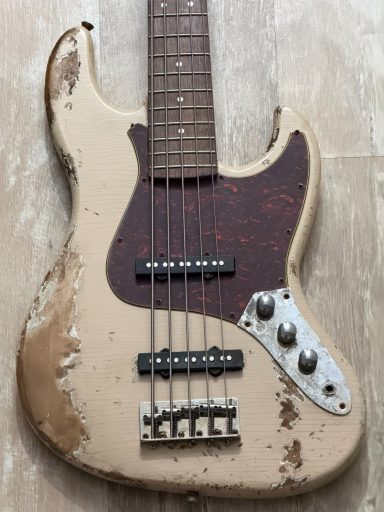 EKO 5 STRING JAZZ BASS / DESERT SAND EKO 5 STRING JAZZ BASS / DESERT SAND