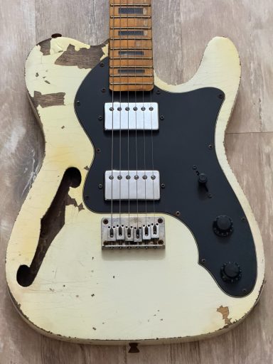 SQUIER THINLINE 70'S / CUSTOM AGED WHITE SQUIER THINLINE 70'S / CUSTOM AGED WHITE