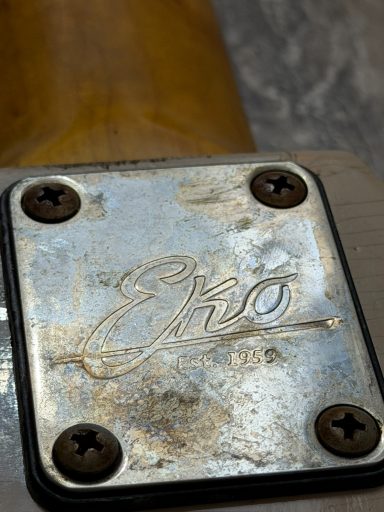 EKO 5 STRING JAZZ BASS / DESERT SAND EKO 5 STRING JAZZ BASS / DESERT SAND