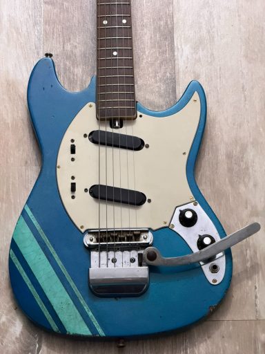 COMPETITION MUSTANG - MIJ 70'S / CUSTOM LAKE PLACID BLUE COMPETITION MUSTANG - MIJ 70'S / CUSTOM LAKE PLACID BLUE